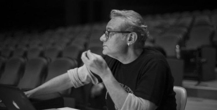 Röportaj : Engin ALKAN "Ben geleneksel oyunlar sahnelemiyorum. Geleneği pos-nostaljik dokunuşlarla yorumlayarak gelenekselin tabanında bugünün ve şimdinin anlamını eksene alan özgün formlar tasarlıyorum"