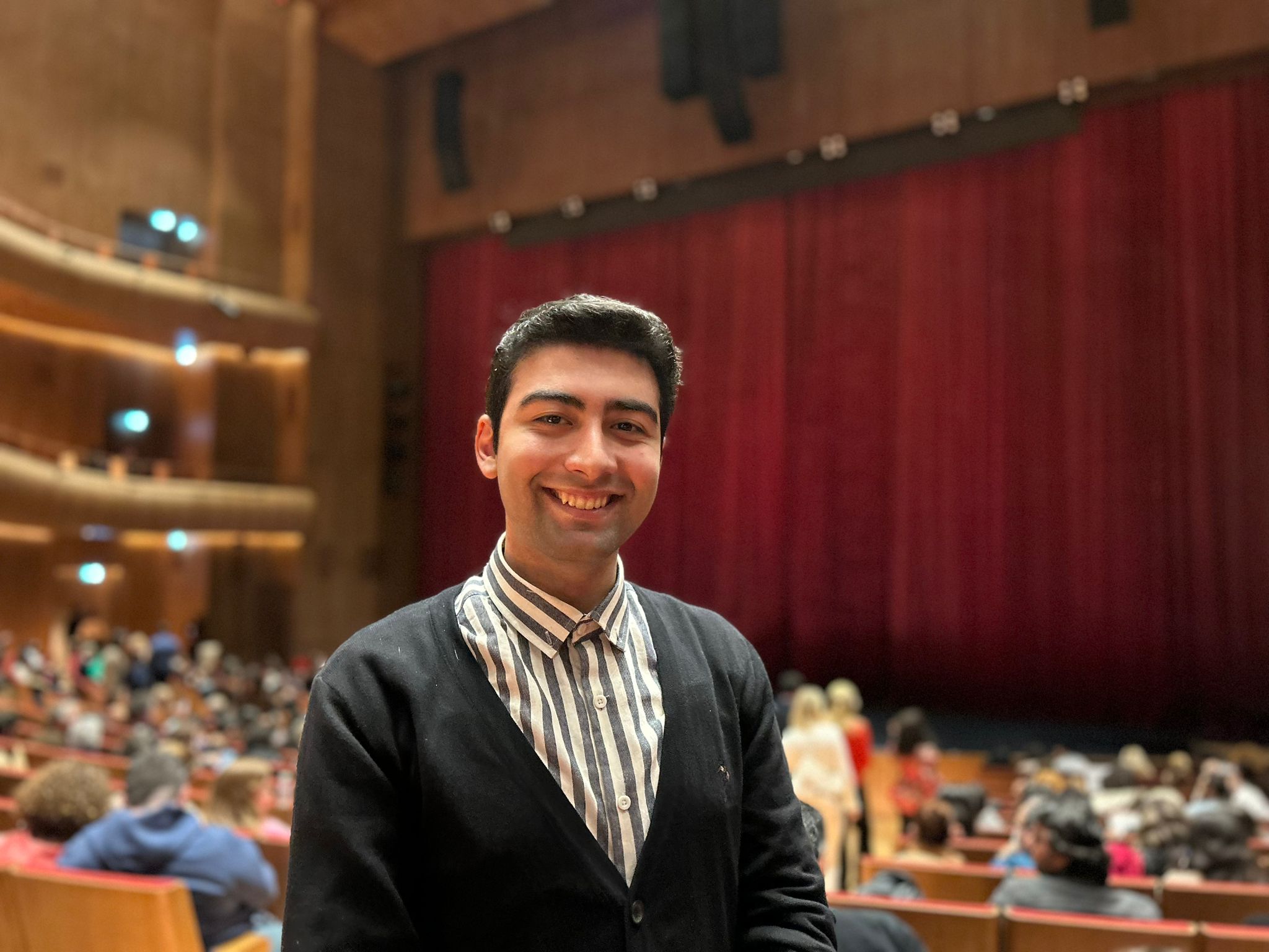 SALONUN SESİ Türkiye'de Tiyatro Seyirci Gözünden Tiyatro